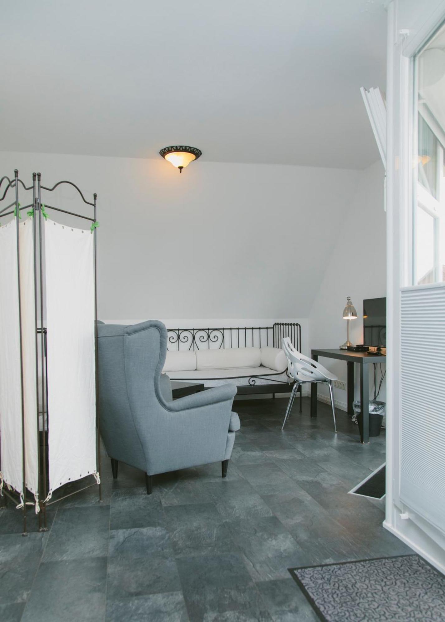 Gaestehaus Vigliarolo Gewerblich Jedes Zimmer Eigenes Bad Gemeinschaftskueche Elmshorn Bagian luar foto