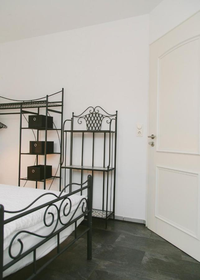 Gaestehaus Vigliarolo Gewerblich Jedes Zimmer Eigenes Bad Gemeinschaftskueche Elmshorn Bagian luar foto