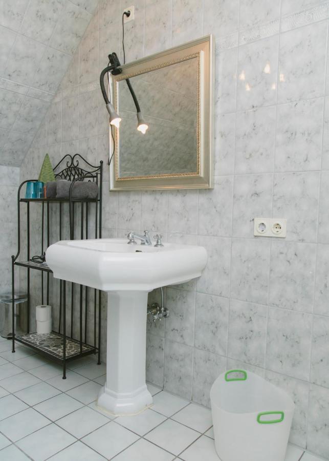 Gaestehaus Vigliarolo Gewerblich Jedes Zimmer Eigenes Bad Gemeinschaftskueche Elmshorn Bagian luar foto