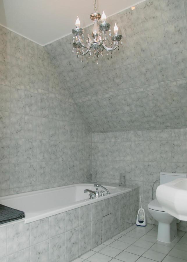 Gaestehaus Vigliarolo Gewerblich Jedes Zimmer Eigenes Bad Gemeinschaftskueche Elmshorn Bagian luar foto