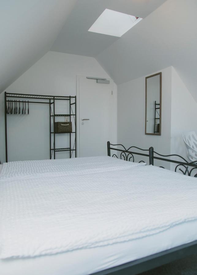 Gaestehaus Vigliarolo Gewerblich Jedes Zimmer Eigenes Bad Gemeinschaftskueche Elmshorn Bagian luar foto