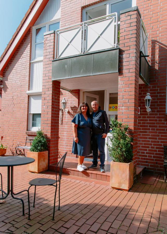 Gaestehaus Vigliarolo Gewerblich Jedes Zimmer Eigenes Bad Gemeinschaftskueche Elmshorn Bagian luar foto