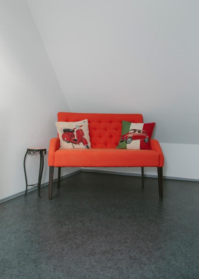 Gaestehaus Vigliarolo Gewerblich Jedes Zimmer Eigenes Bad Gemeinschaftskueche Elmshorn Bagian luar foto