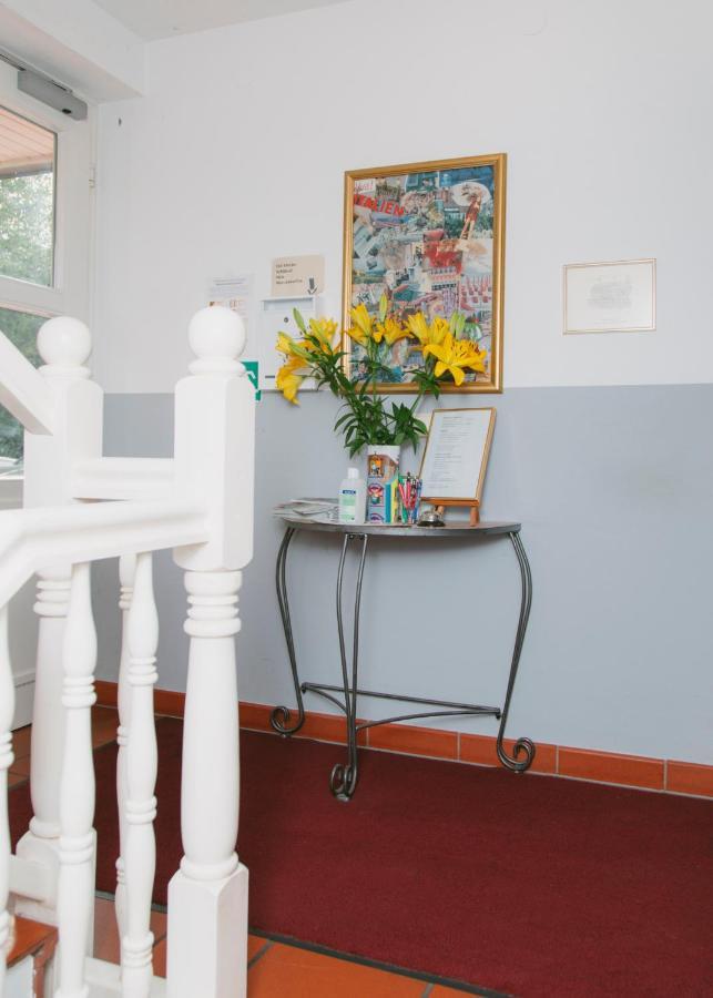 Gaestehaus Vigliarolo Gewerblich Jedes Zimmer Eigenes Bad Gemeinschaftskueche Elmshorn Bagian luar foto