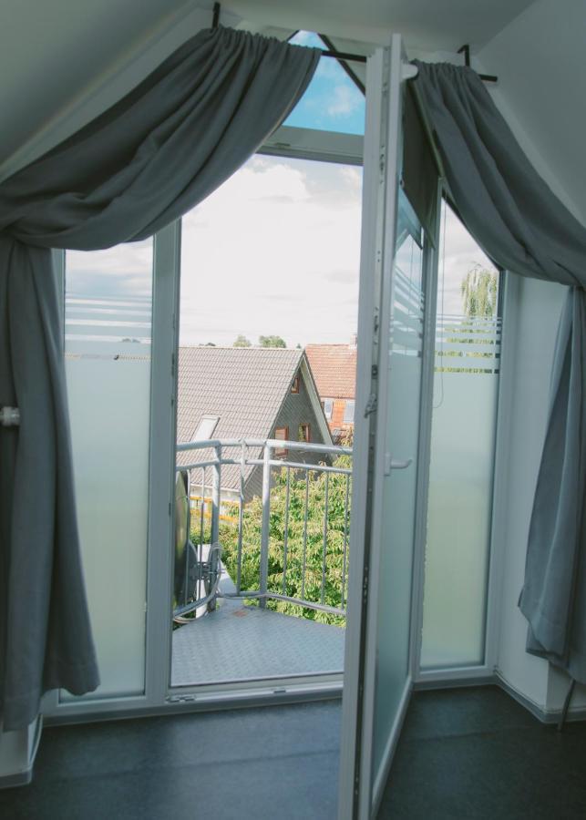 Gaestehaus Vigliarolo Gewerblich Jedes Zimmer Eigenes Bad Gemeinschaftskueche Elmshorn Bagian luar foto