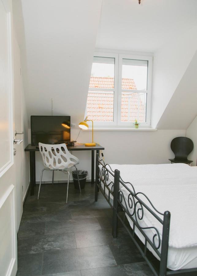 Gaestehaus Vigliarolo Gewerblich Jedes Zimmer Eigenes Bad Gemeinschaftskueche Elmshorn Bagian luar foto