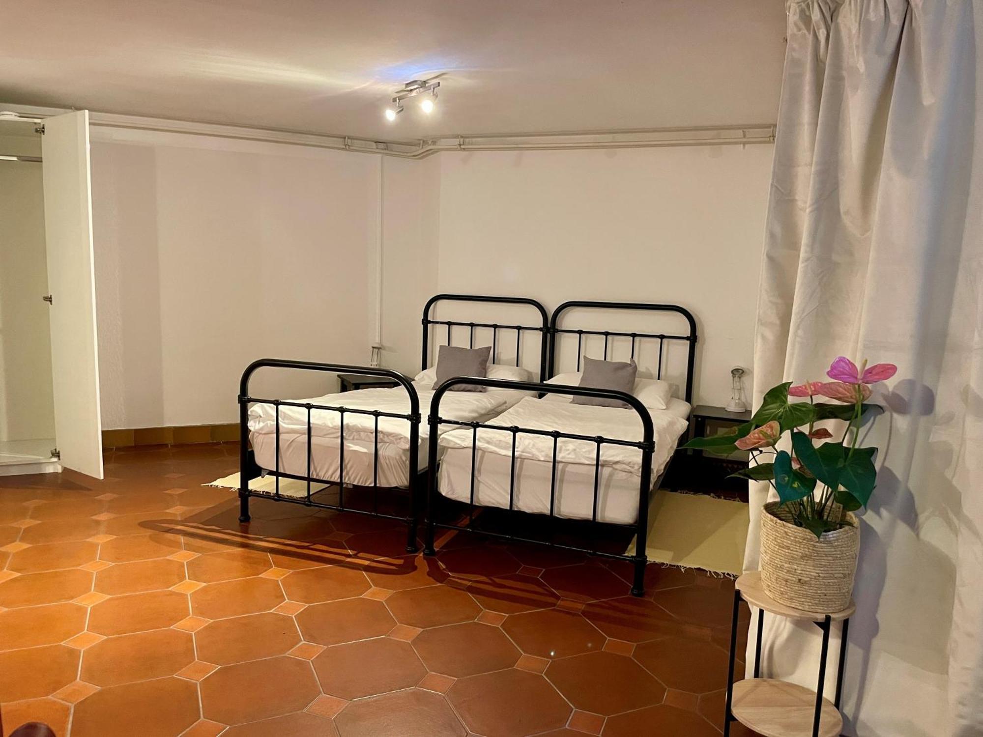 Gaestehaus Vigliarolo Gewerblich Jedes Zimmer Eigenes Bad Gemeinschaftskueche Elmshorn Bagian luar foto