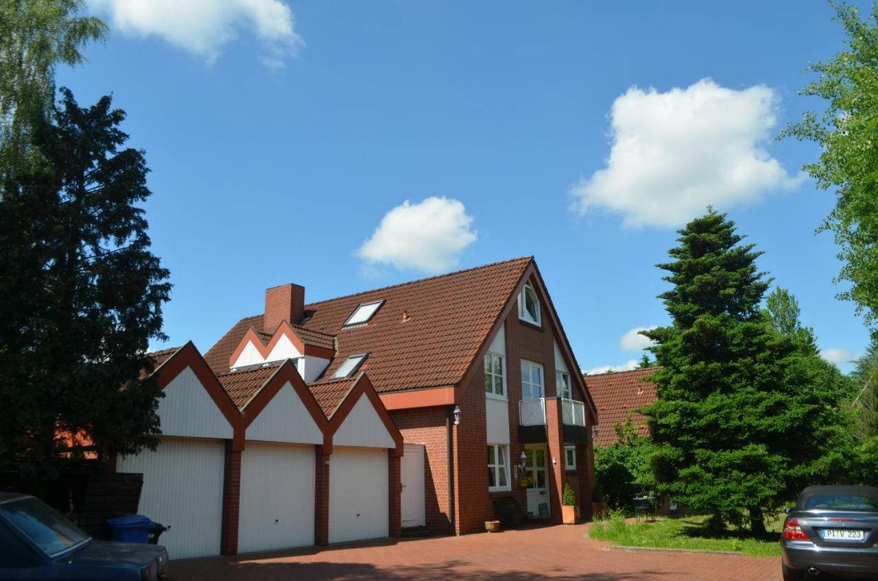 Gaestehaus Vigliarolo Gewerblich Jedes Zimmer Eigenes Bad Gemeinschaftskueche Elmshorn Bagian luar foto